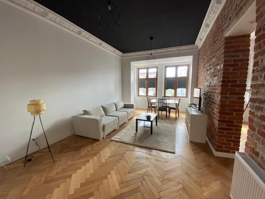 ヴロツワフWyjatkowy Apartament Blisko Rynkuアパートメント エクステリア 写真